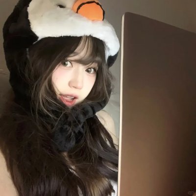 她的微笑像颗糖